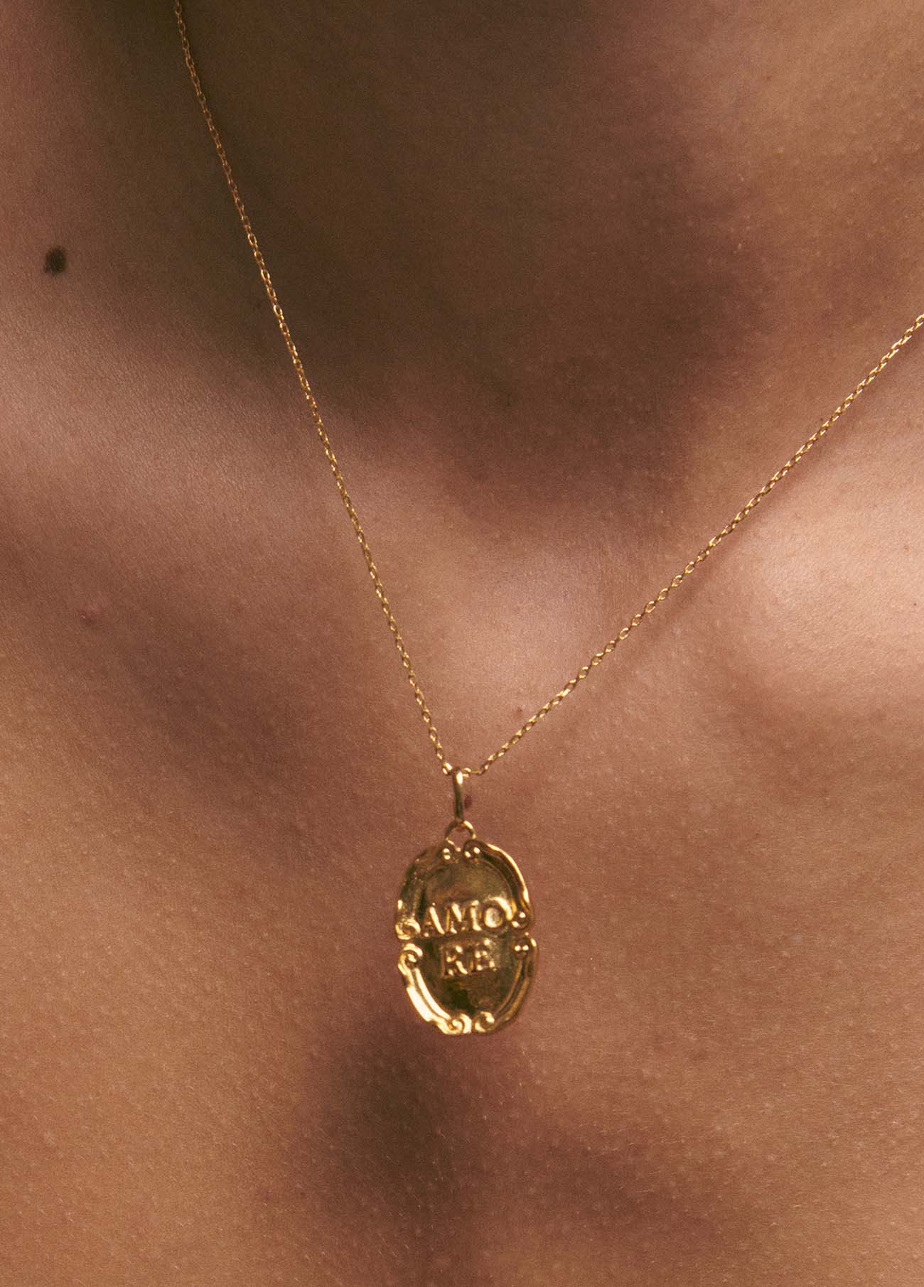 Colgante Medalla Amore Oro Macizo - Image 3